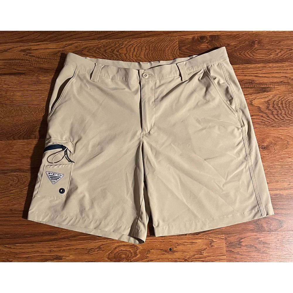 Columbia PFG Blood and Guts III Mens Fishing Cargo Shorts Tan Beige Size 33